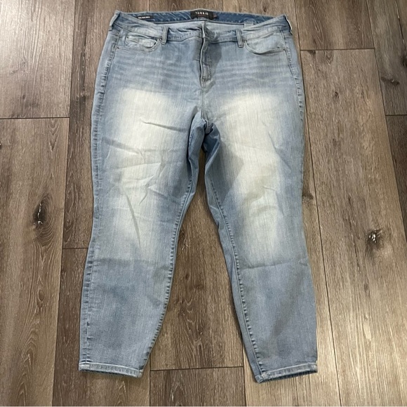 TORRID High Rise Curvy Skinny Jean - Light Wash Size 24T - Picture 11 of 11